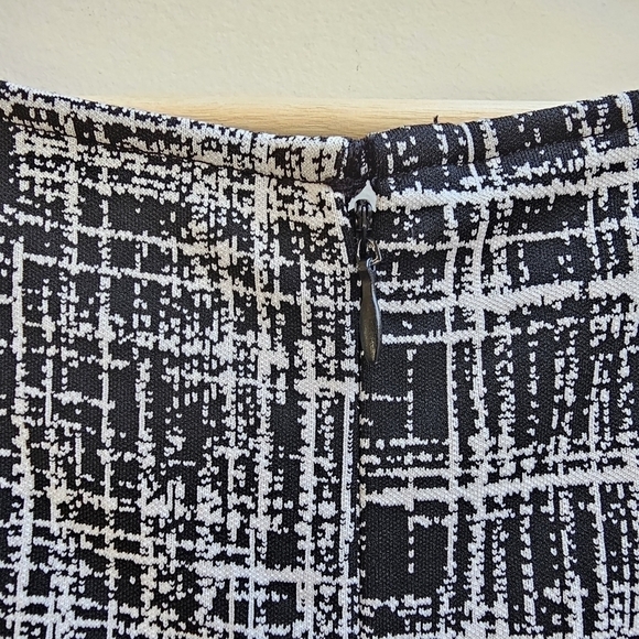 Sharagano Office Dress, Black and White with 3/4 Length Sleeves, Size Large - Picture 5 of 10